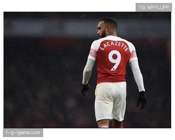 阿尔卡塞尔独门射术再显神威，状态回勇引爆球迷热议