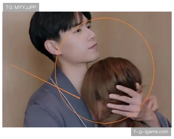 英超赛场明星情侣甜蜜互动，演绎爱情与竞技的完美融合