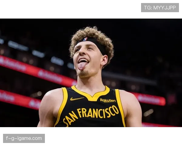 戴维斯边路端表现稳健,攻防贡献持续提升