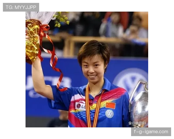 张怡宁居然把冠军奖杯当做家里摆件，普通人想都不敢想啊！