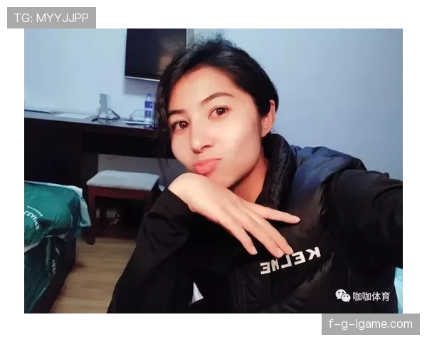 董志豪中午点了两个人份龙虾，下午又开始踢球了？这生活太奢侈了吧！