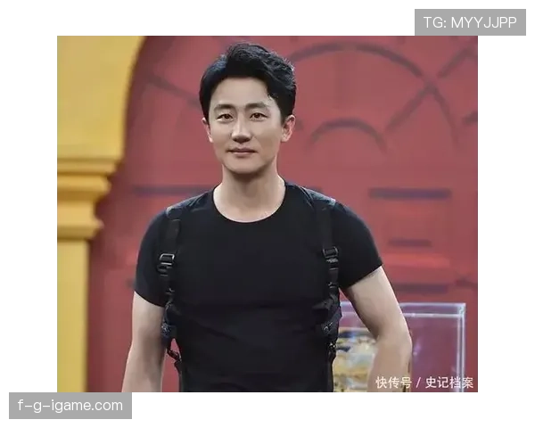 阿尔瓦雷斯训练间隙拿豪车开去买快餐，这反差感也太明星了吧？